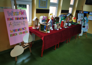 Wystawa prac w konkursie na kapliczkę dla Matki Bożej.