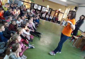 Pani Barbara Szelągowska podczas spotkania z uczniami