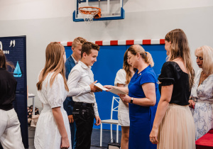 Wręczanie podziękowań za pracę na rzecz SU.