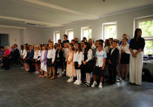 Uczniowie naszej szkoły podczas przemówień.
