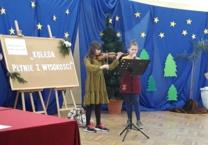 Instrumentalo - wokalny występ dwóch uczennic.