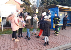 Wolontariusze z naszej szkoły podczas kwesty w Okupie.