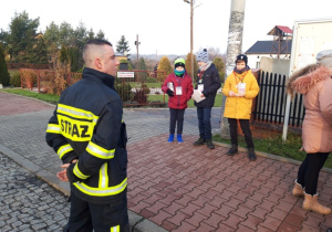 Wolontariusze z naszej szkoły podczas kwesty w Okupie.