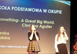 Uczennice naszej szkoły podczas śpiewania piosenki konkursowej.