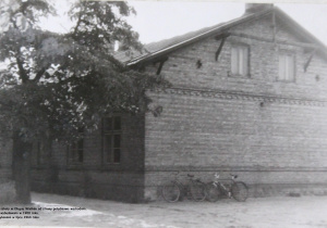 Budynek szkoły w Okupie Wielkim wybudowany w 1900 roku.